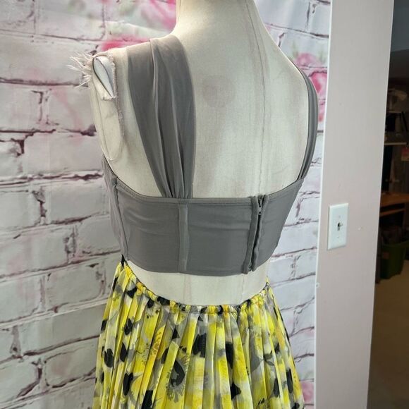 Ryu yellow floral accordion pleated halter maxi dress - Picture 5 of 11